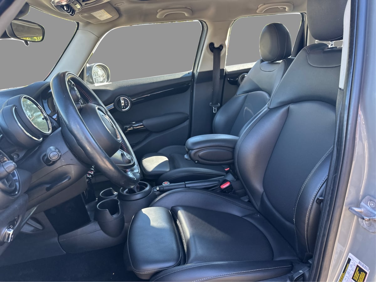 Photo 10 of this MINI Hardtop 4 Door