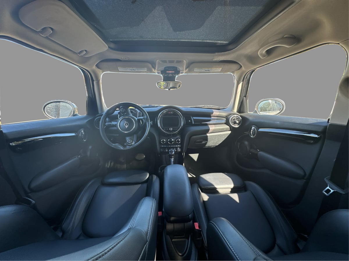 Photo 19 of this MINI Hardtop 4 Door