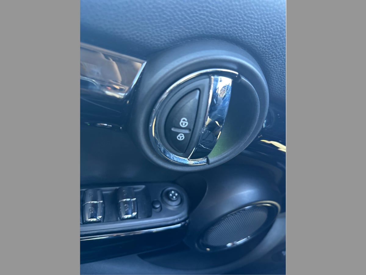 Photo 17 of this MINI Hardtop 4 Door