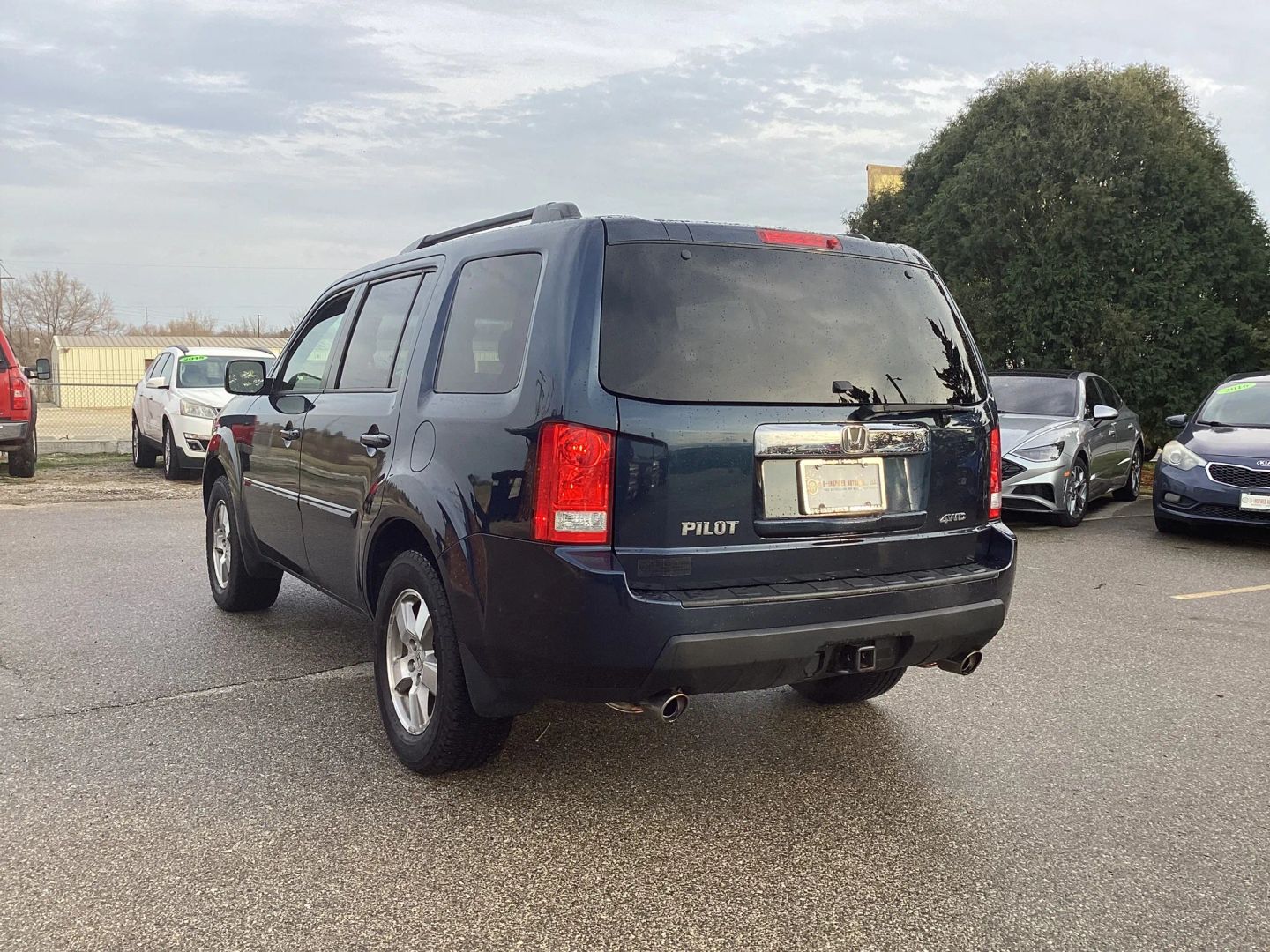 View vehicle photo 7