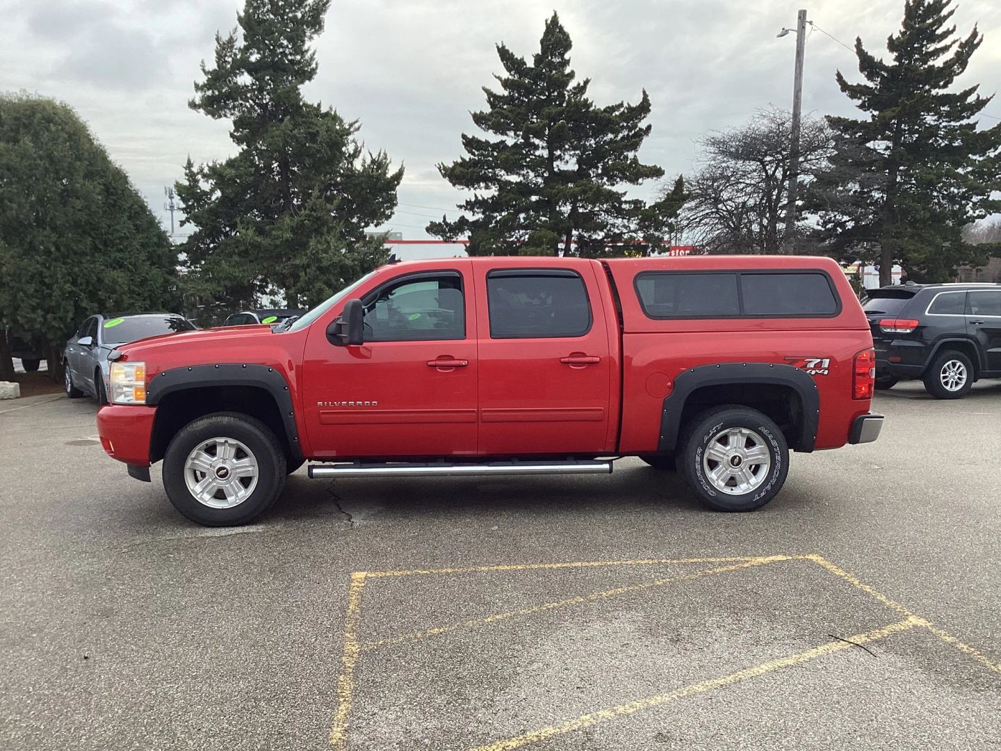 View vehicle photo 7