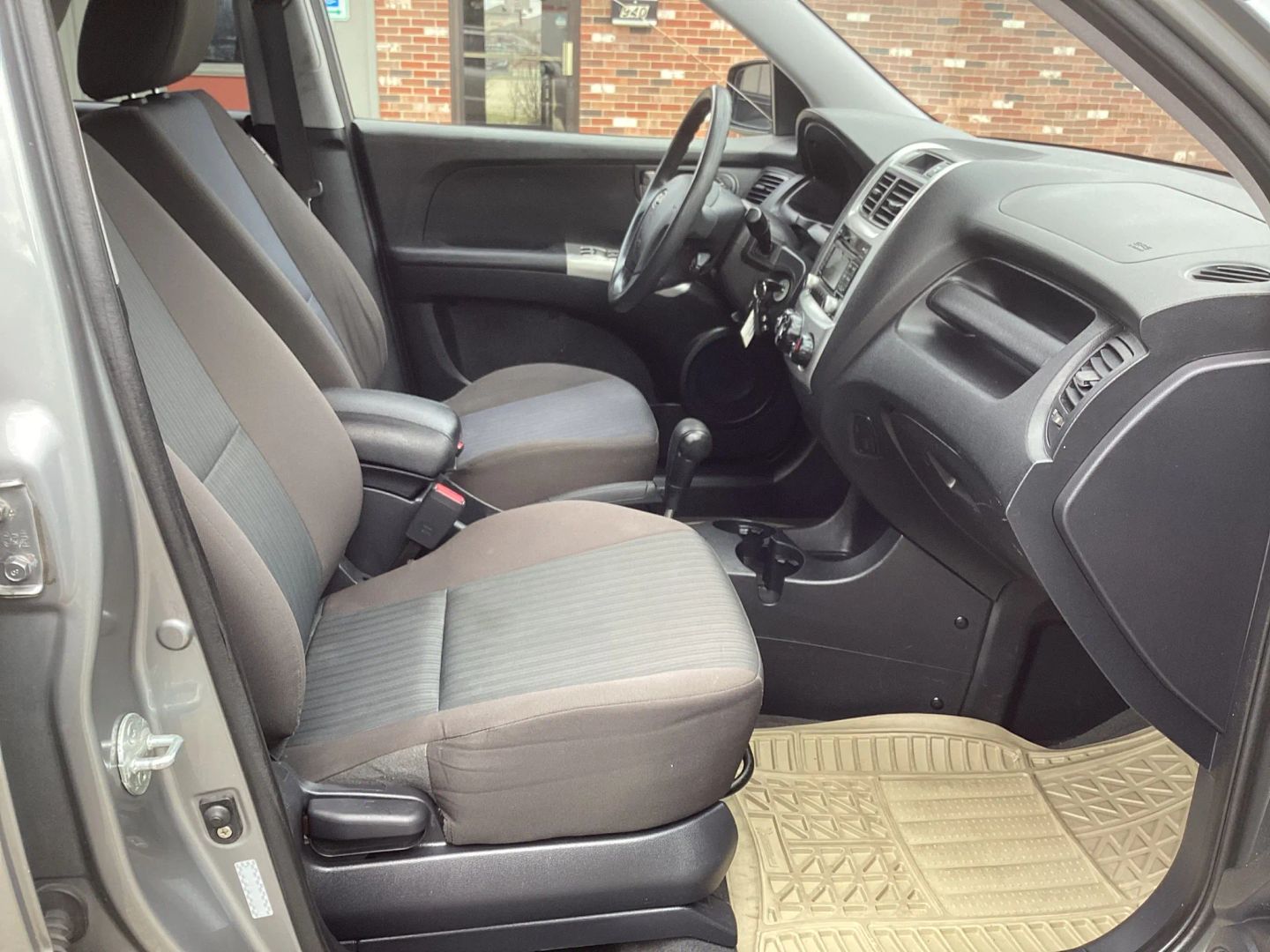2010 Kia Sportage LX - Photo 11