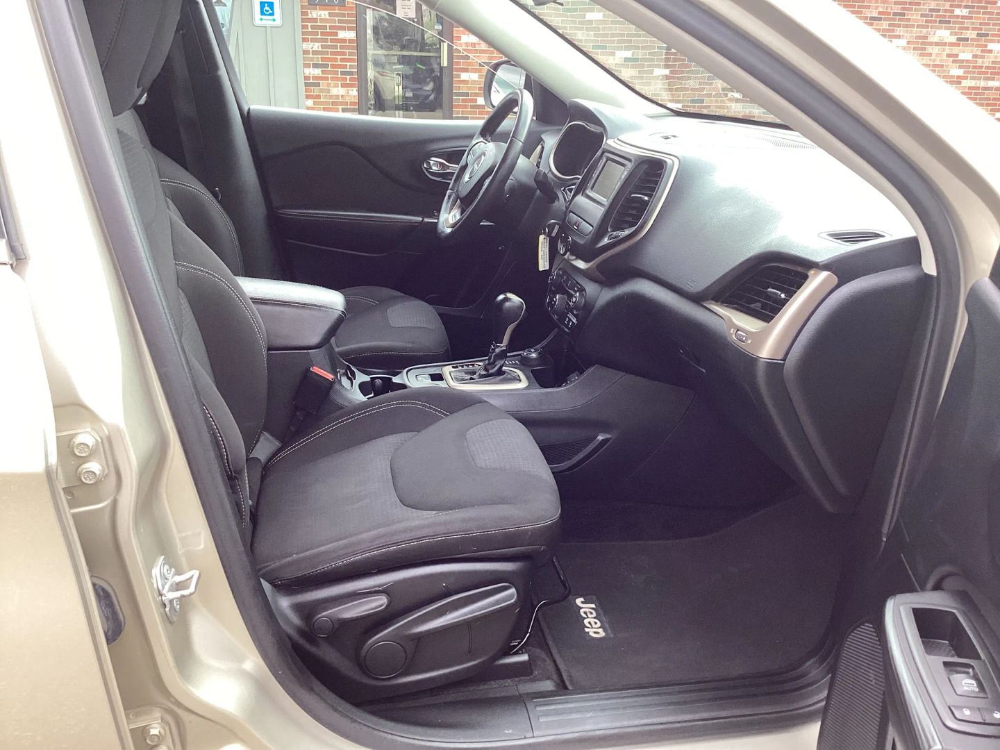 2015 Jeep Cherokee Latitude - Photo 12