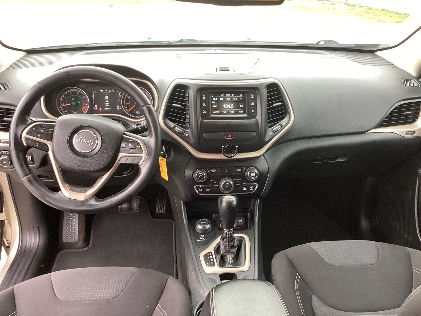 2015 Jeep Cherokee Latitude - Photo 18