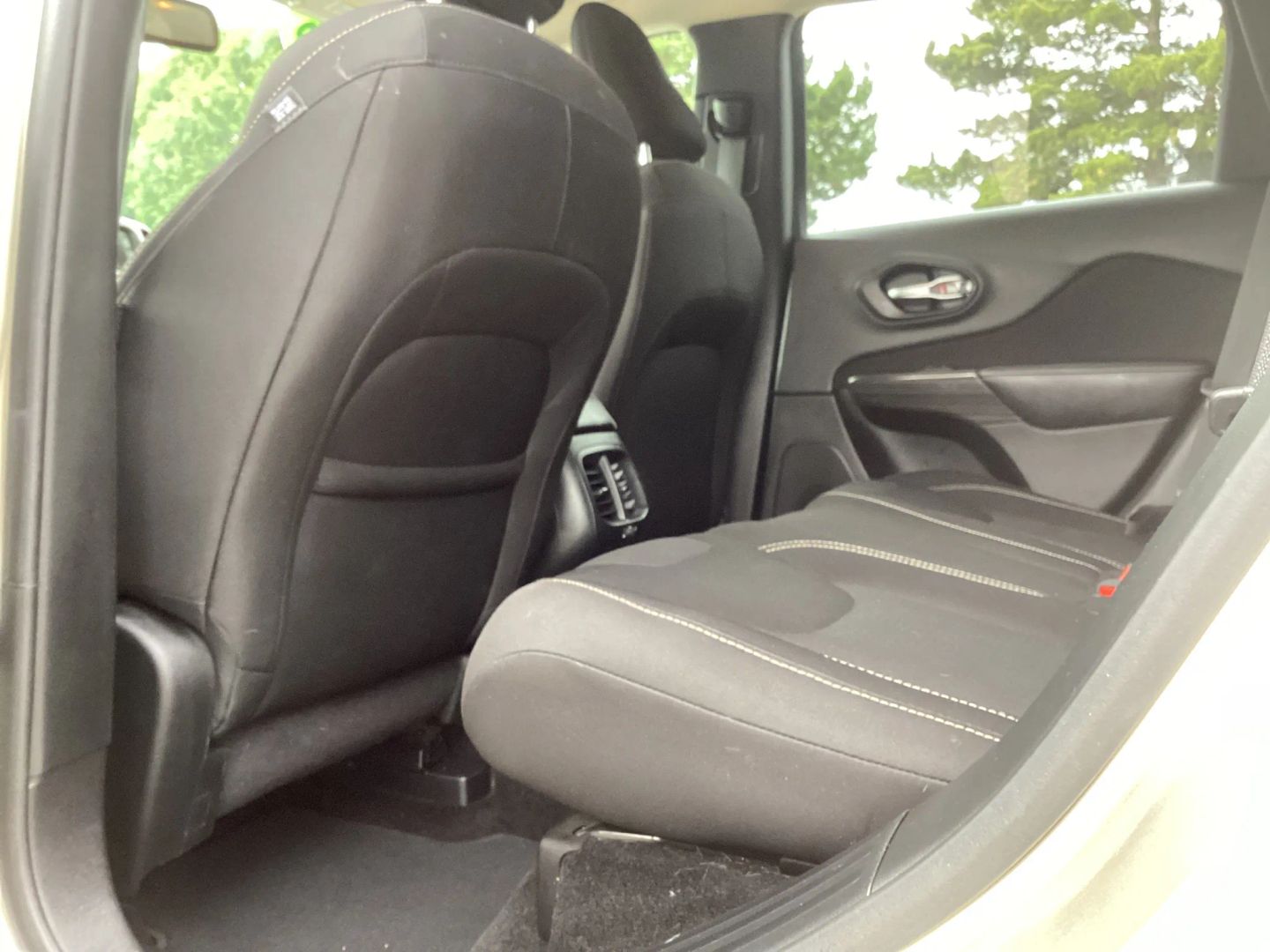 2015 Jeep Cherokee Latitude - Photo 22