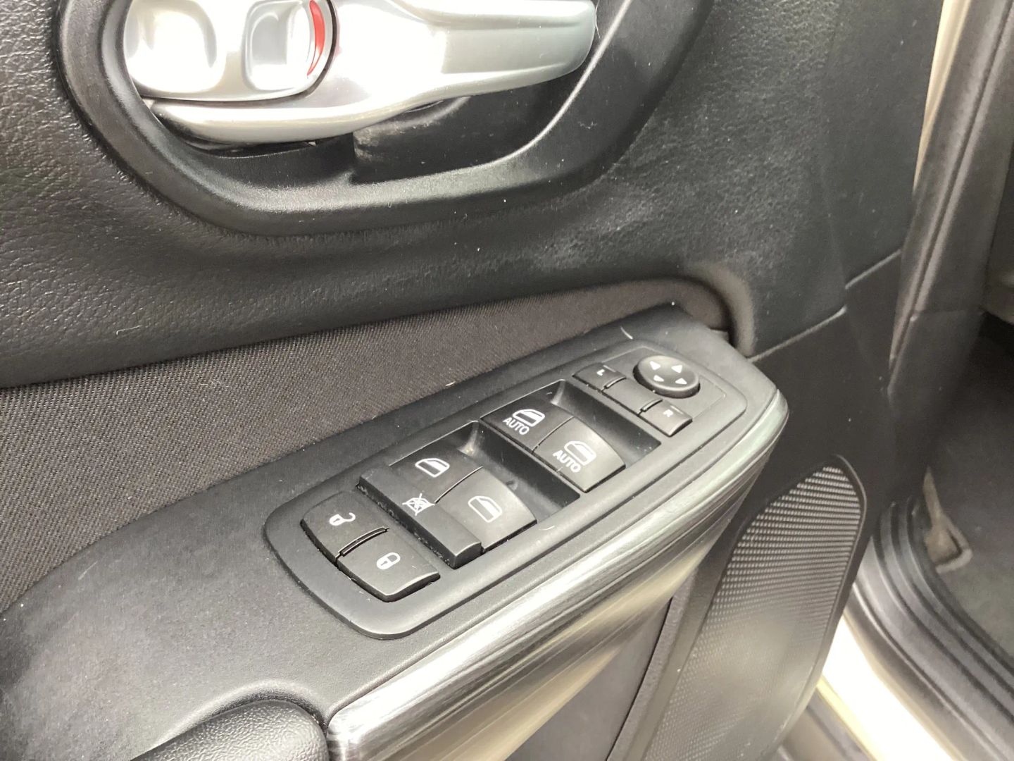 2015 Jeep Cherokee Latitude - Photo 24
