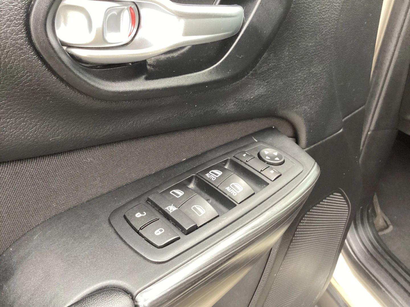 2015 Jeep Cherokee Latitude - Photo 25
