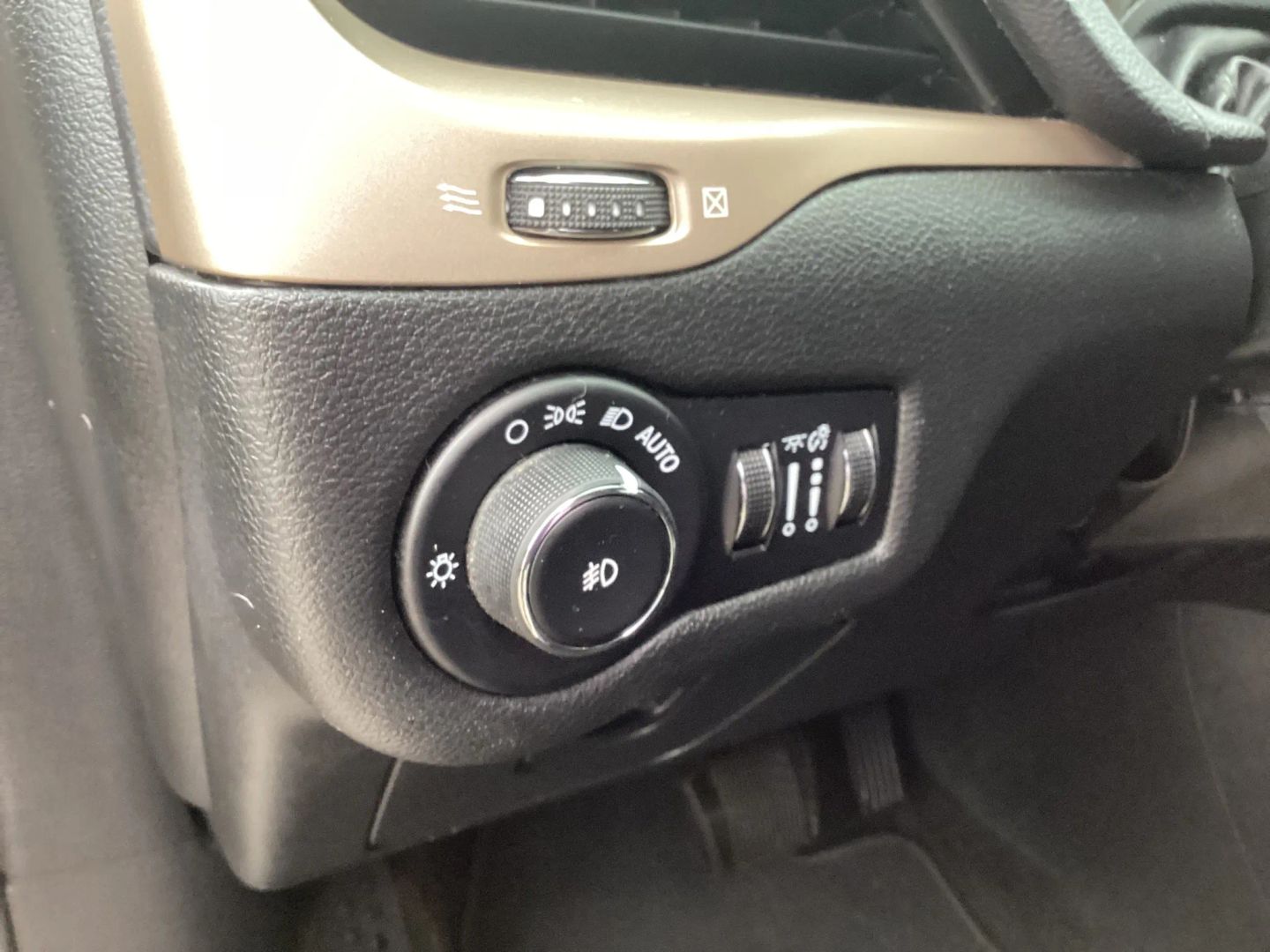 2015 Jeep Cherokee Latitude - Photo 27