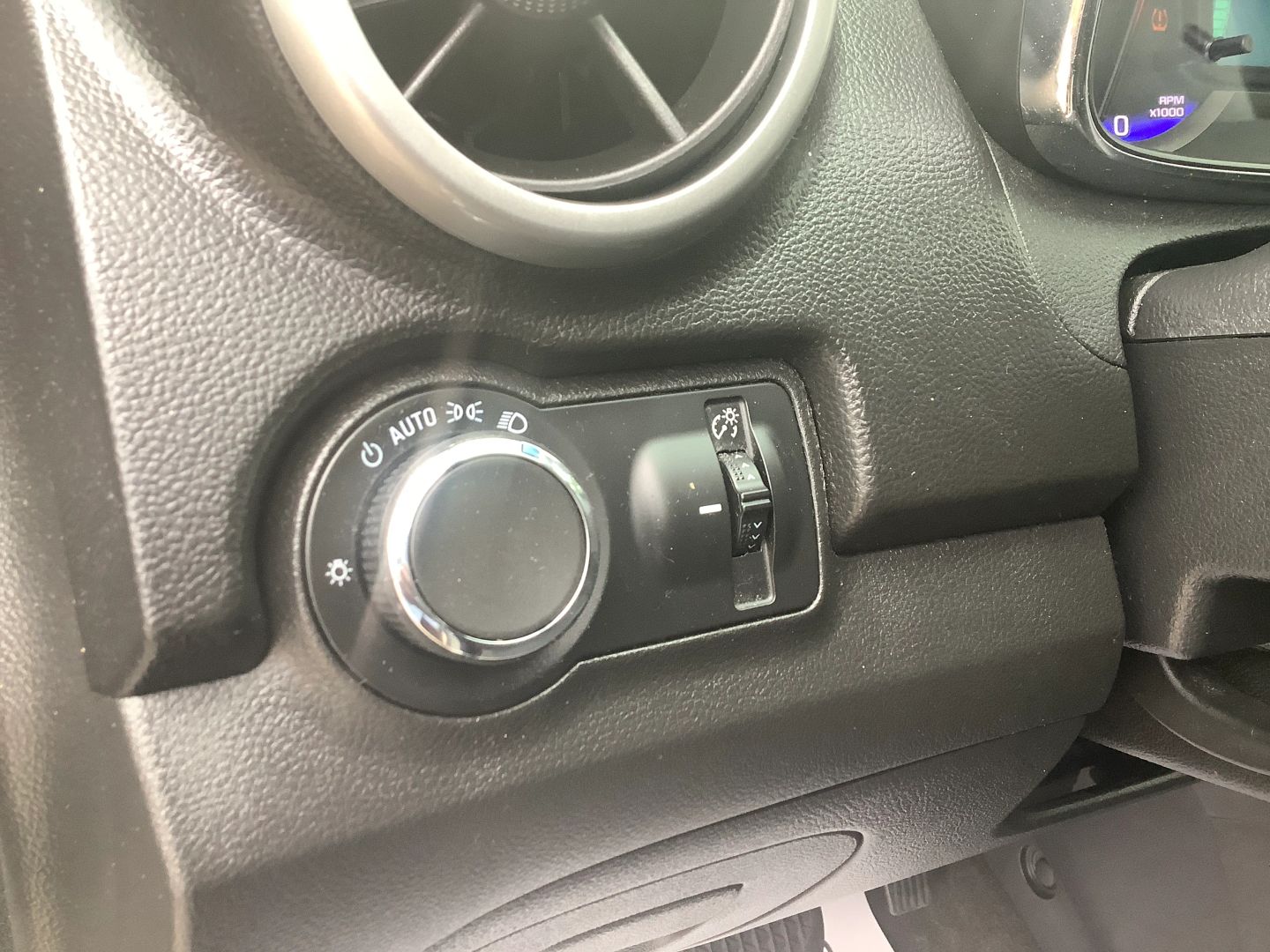 2016 Chevrolet Trax LS - Photo 28