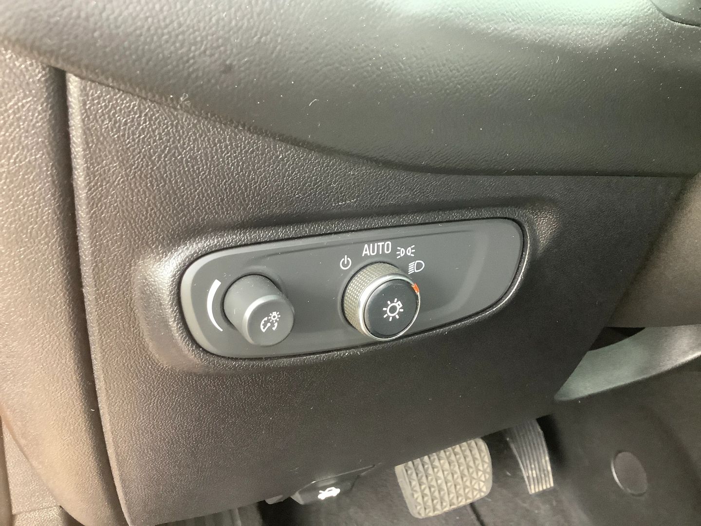 2019 Chevrolet Equinox LS - Photo 22