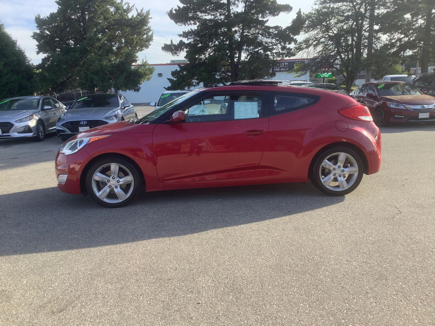 2014 Hyundai Veloster Base - Photo 5