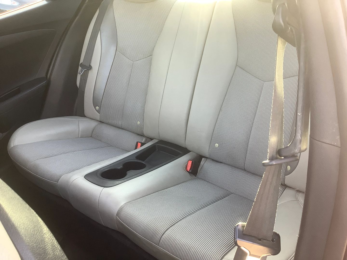 2014 Hyundai Veloster Base - Photo 18