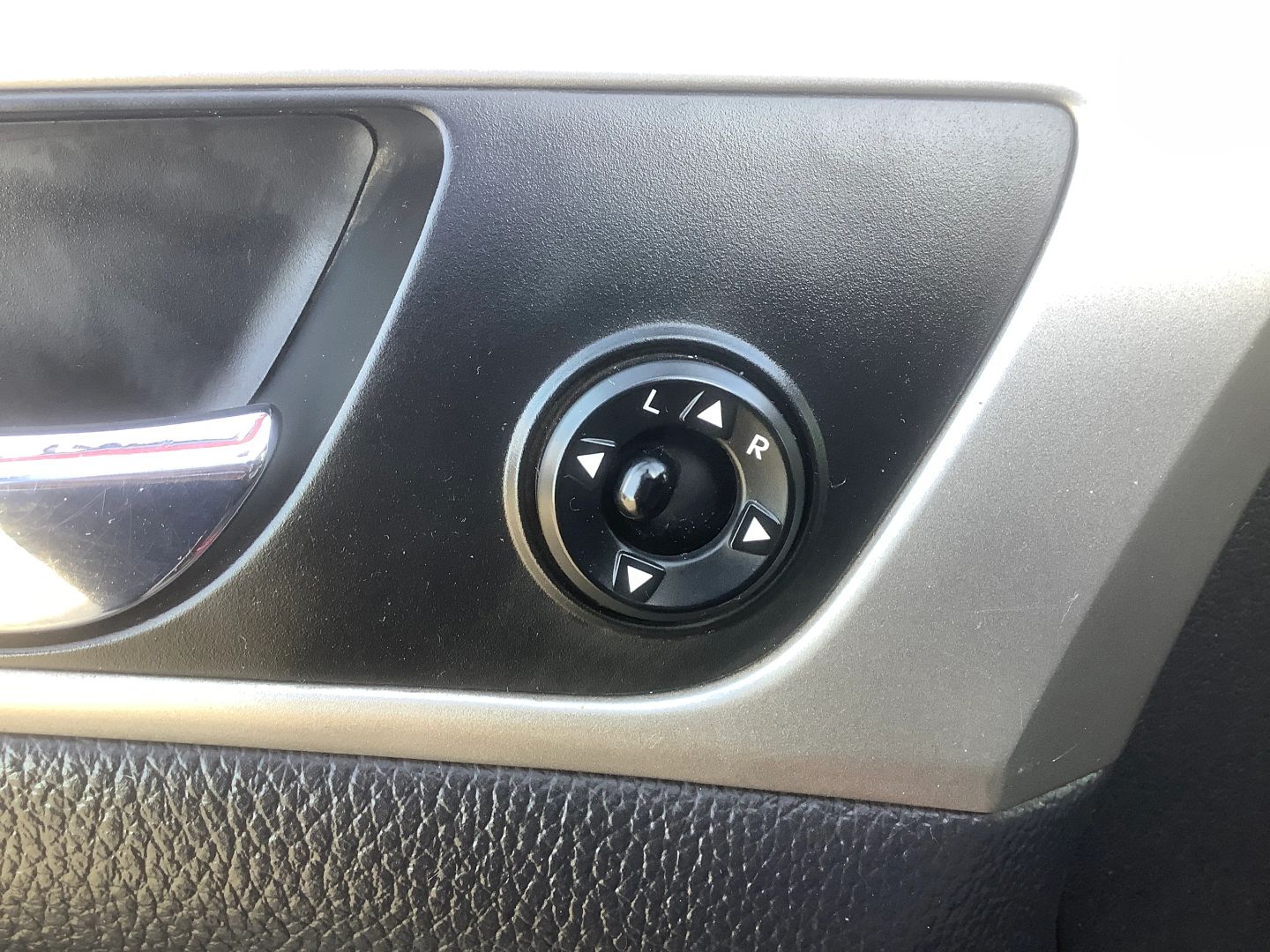 2014 Hyundai Veloster Base - Photo 28