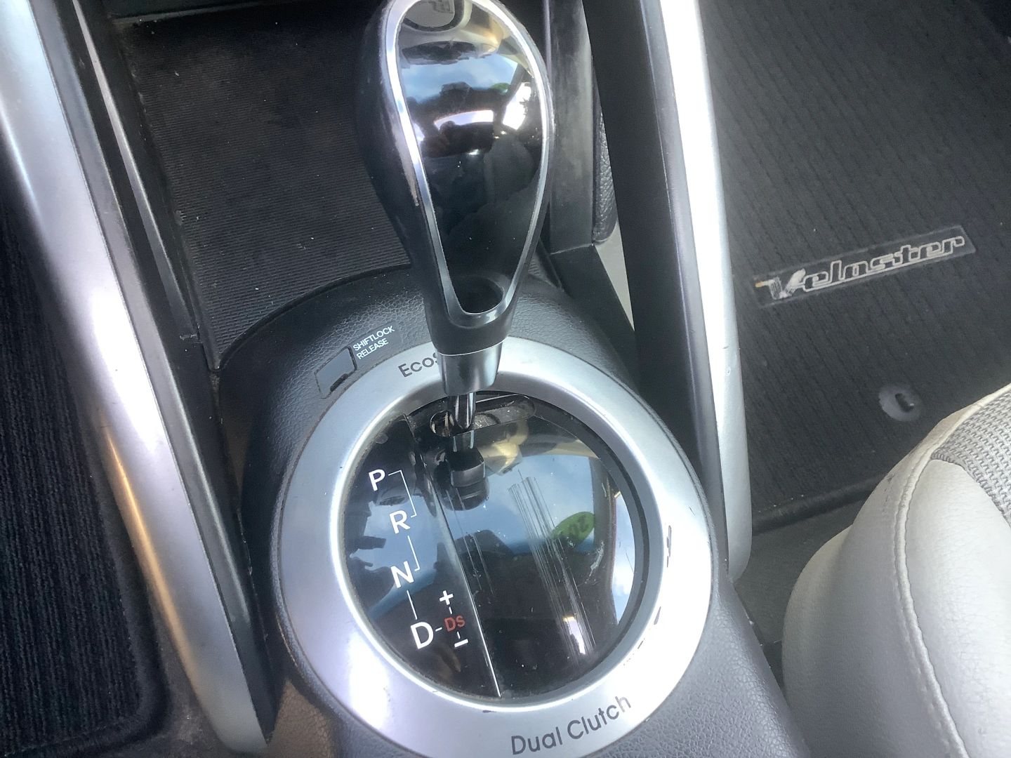 2014 Hyundai Veloster Base - Photo 31
