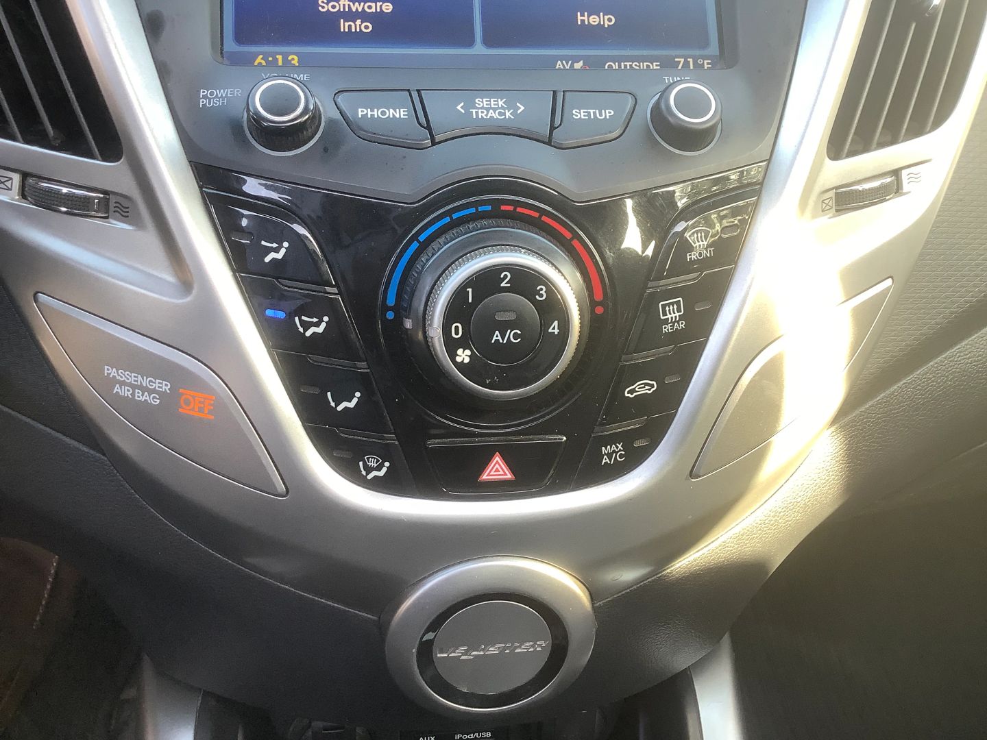 2014 Hyundai Veloster Base - Photo 33