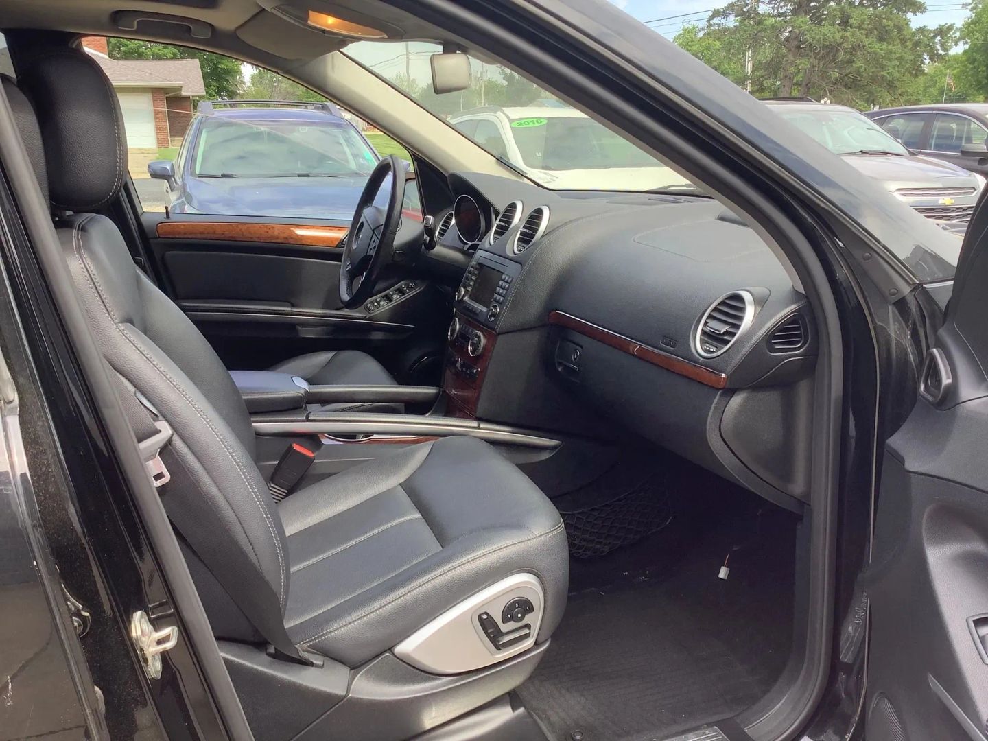 Photo 12 of this Mercedes-Benz GL450