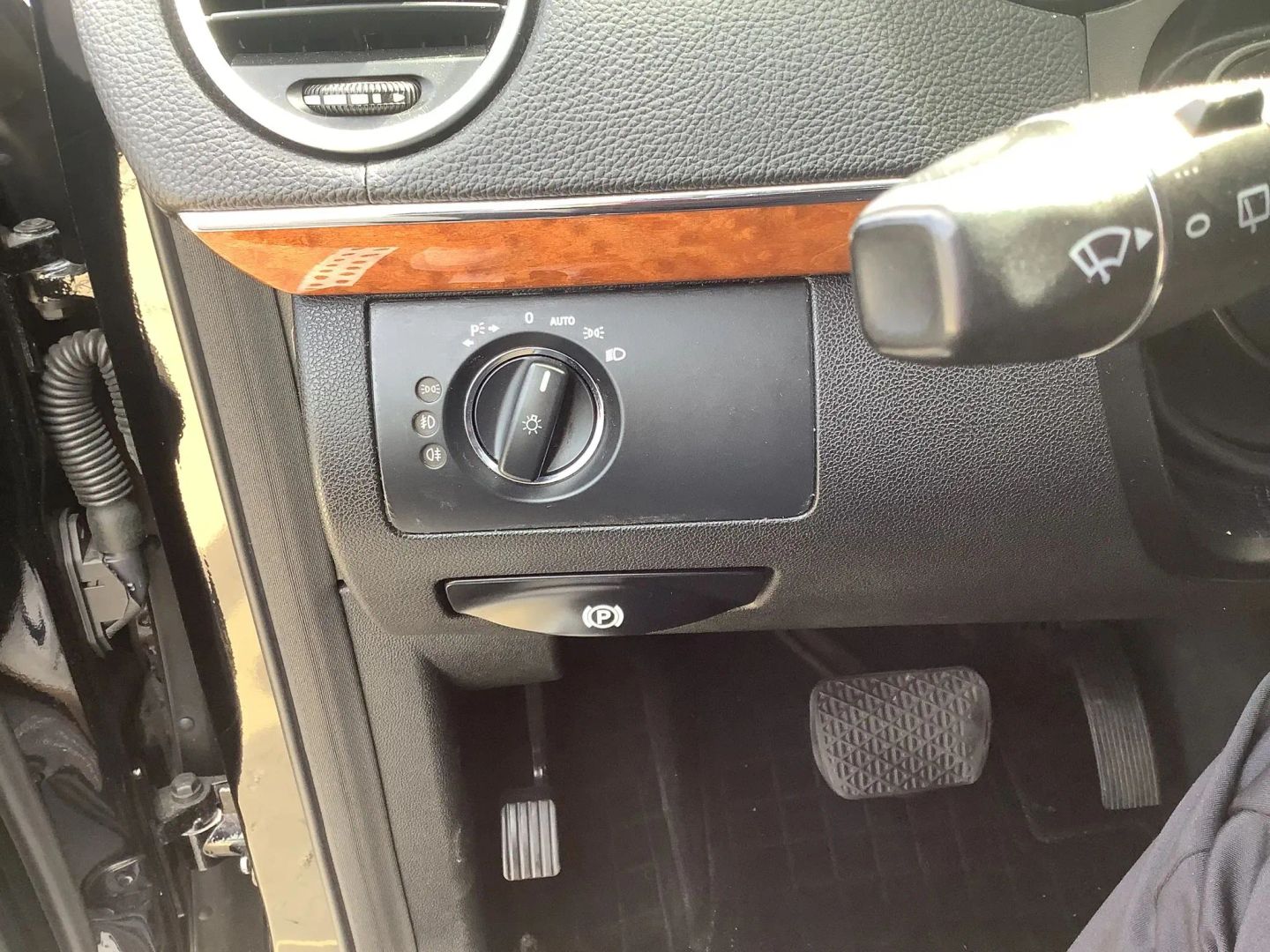 Photo 31 of this Mercedes-Benz GL450