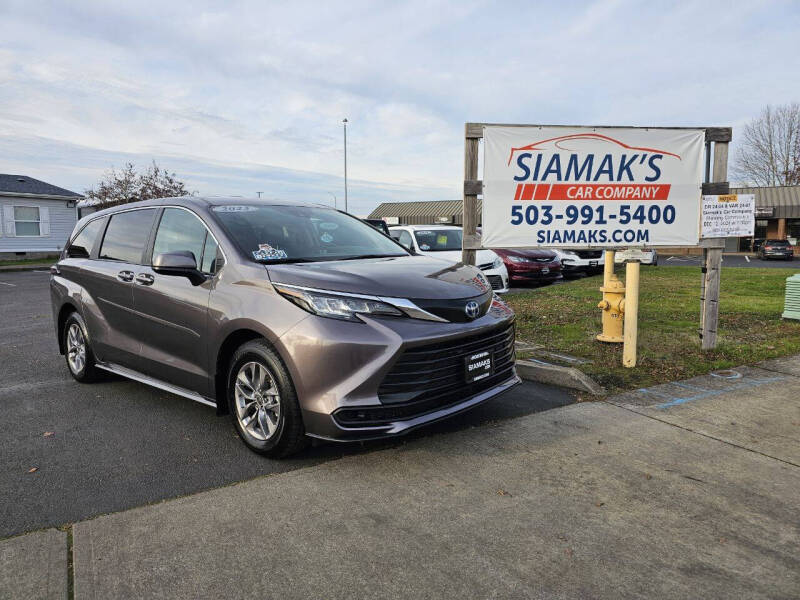 2023 Toyota Sienna LE