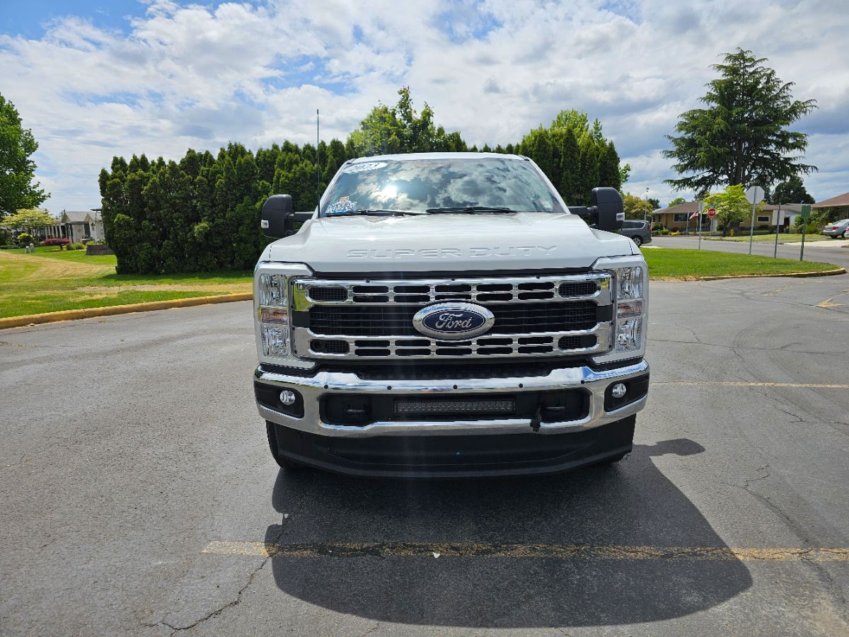 2023 Ford F-350 XLT photo 4
