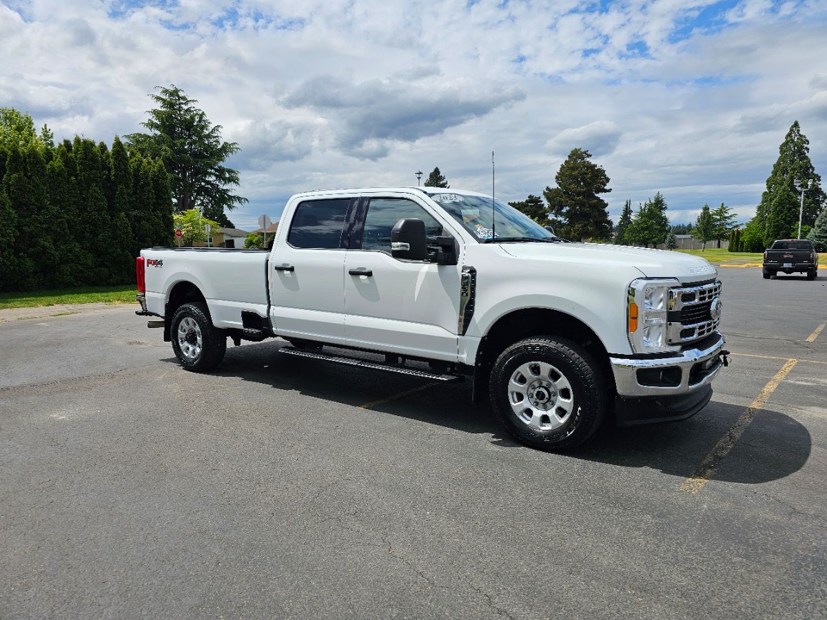 2023 Ford F-350 XLT photo 5