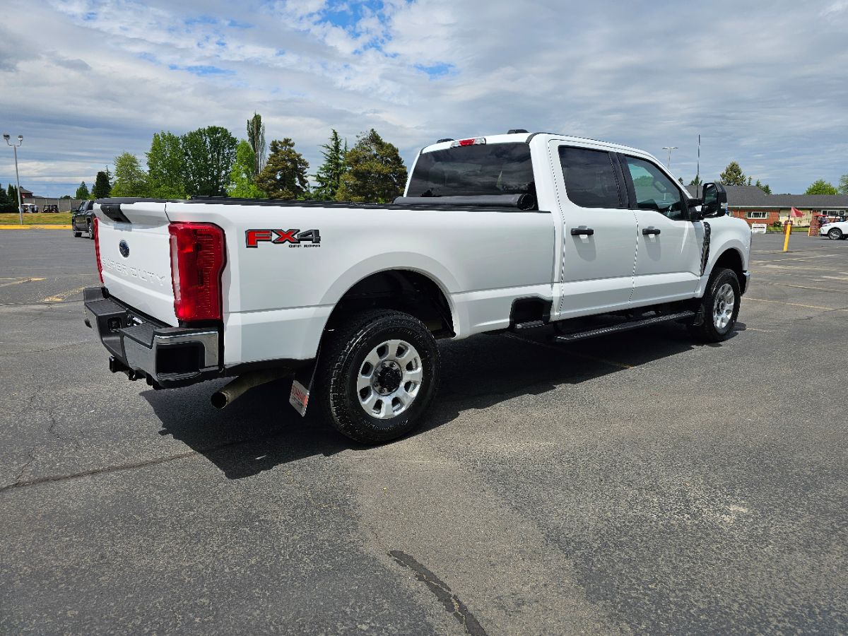 2023 Ford F-350 XLT photo 14