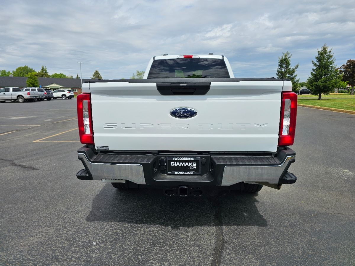 2023 Ford F-350 XLT photo 15