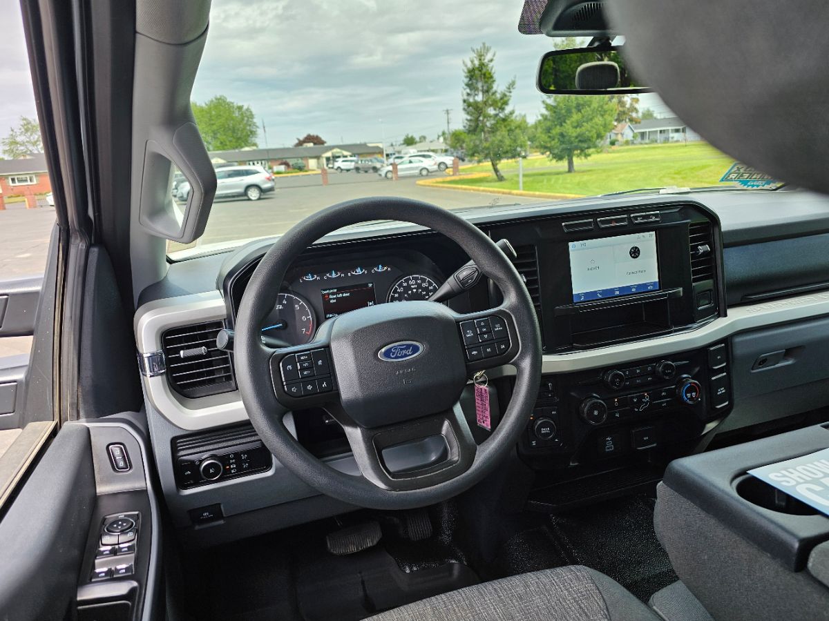 2023 Ford F-350 XLT photo 18
