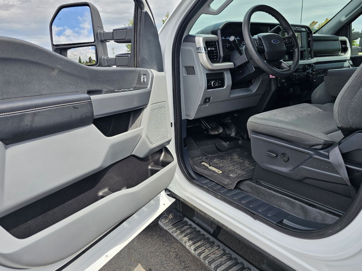 2023 Ford F-350 XLT photo 19