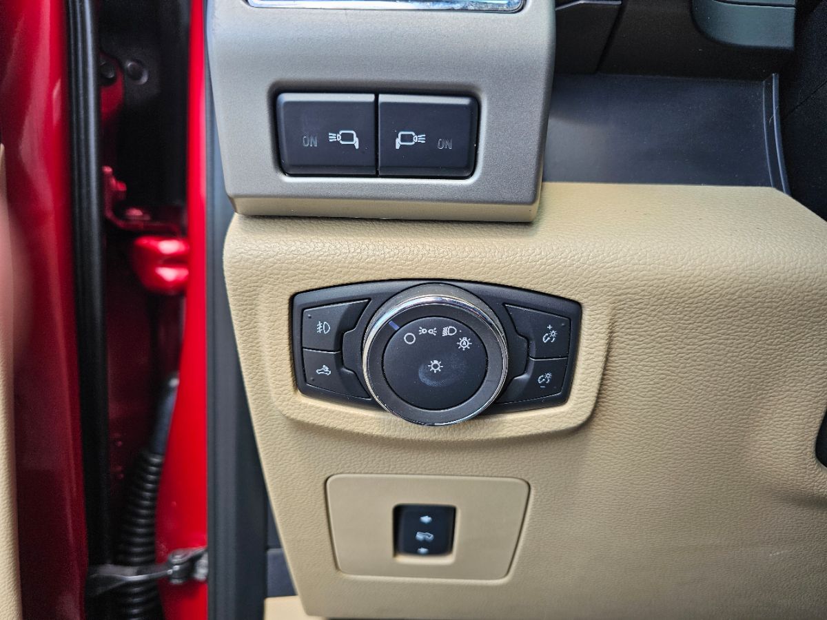 2015 Ford F-150 Lariat photo 2