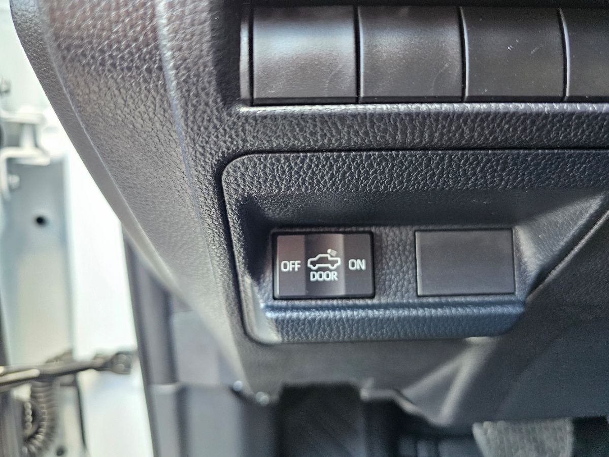 2024 Toyota Tacoma SR5 photo 2