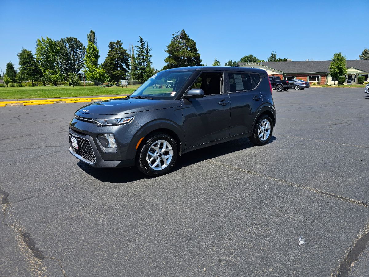 2022 Kia Soul LX photo 3