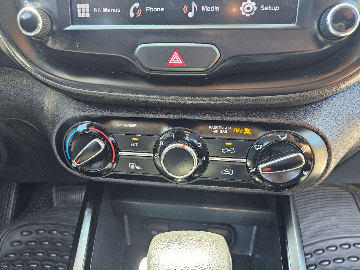 2022 Kia Soul LX photo 9
