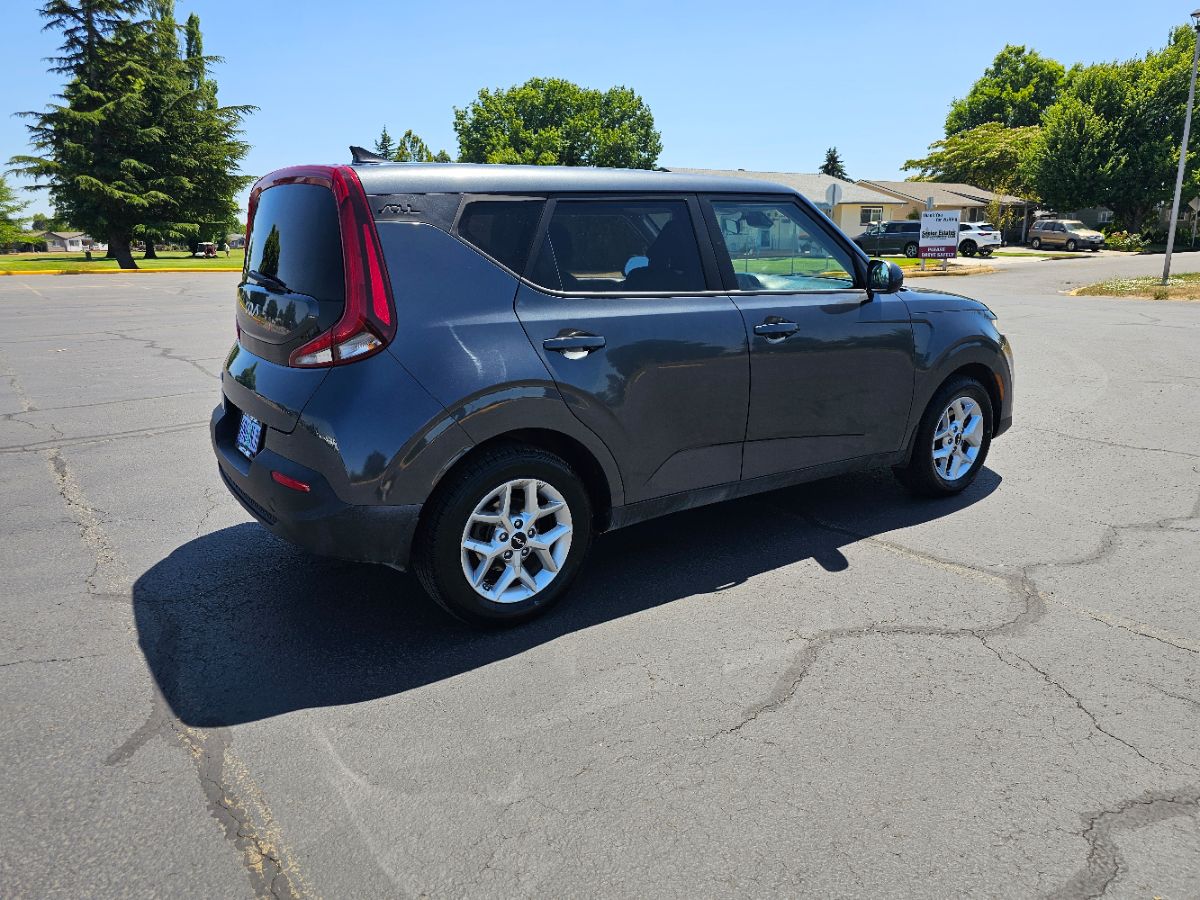 2022 Kia Soul LX photo 14