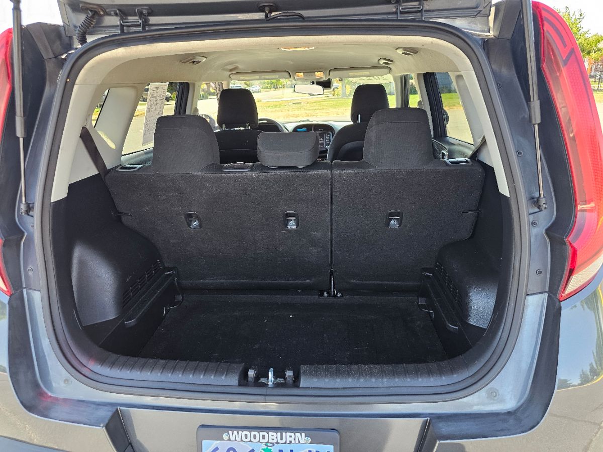 2022 Kia Soul LX photo 16