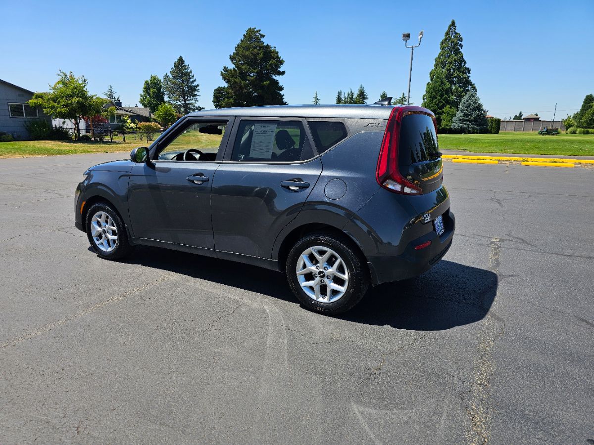 2022 Kia Soul LX photo 17