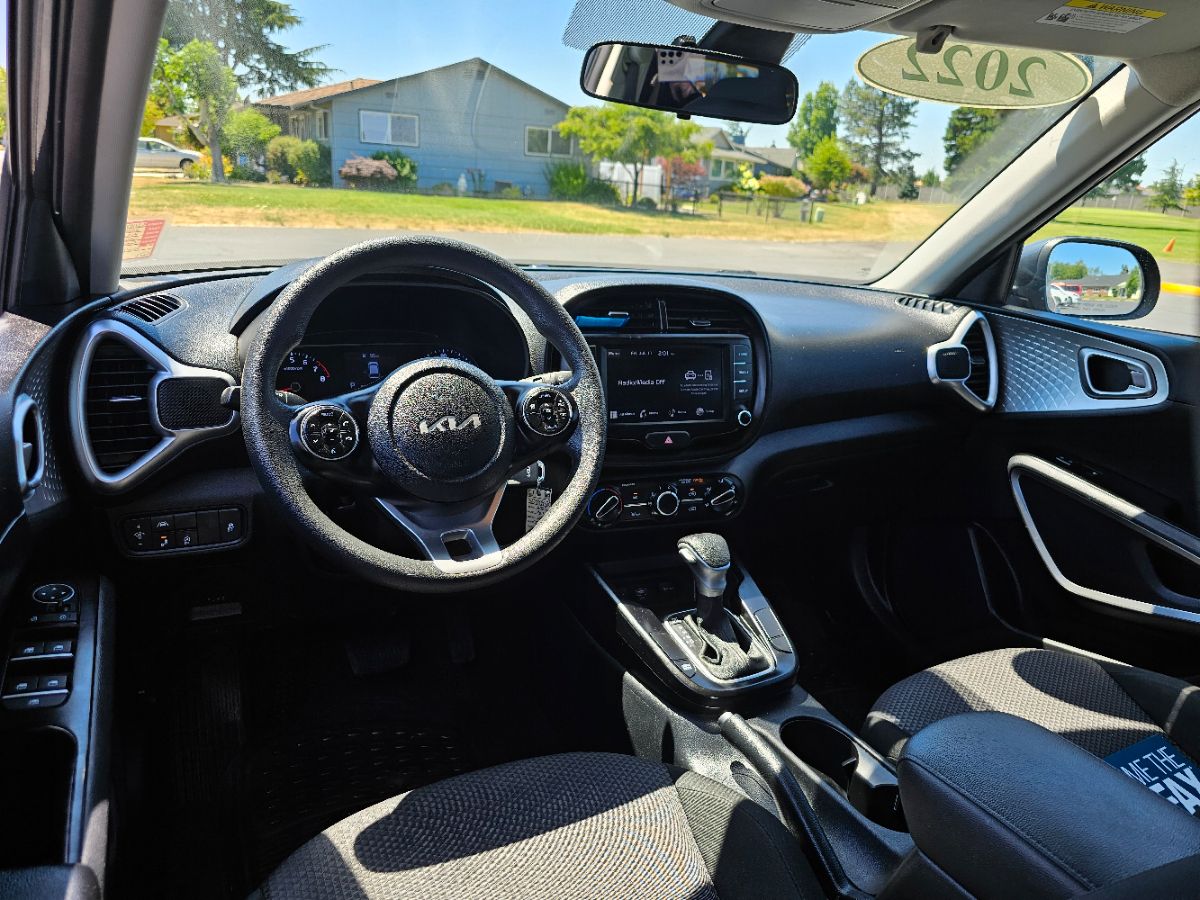 2022 Kia Soul LX photo 19