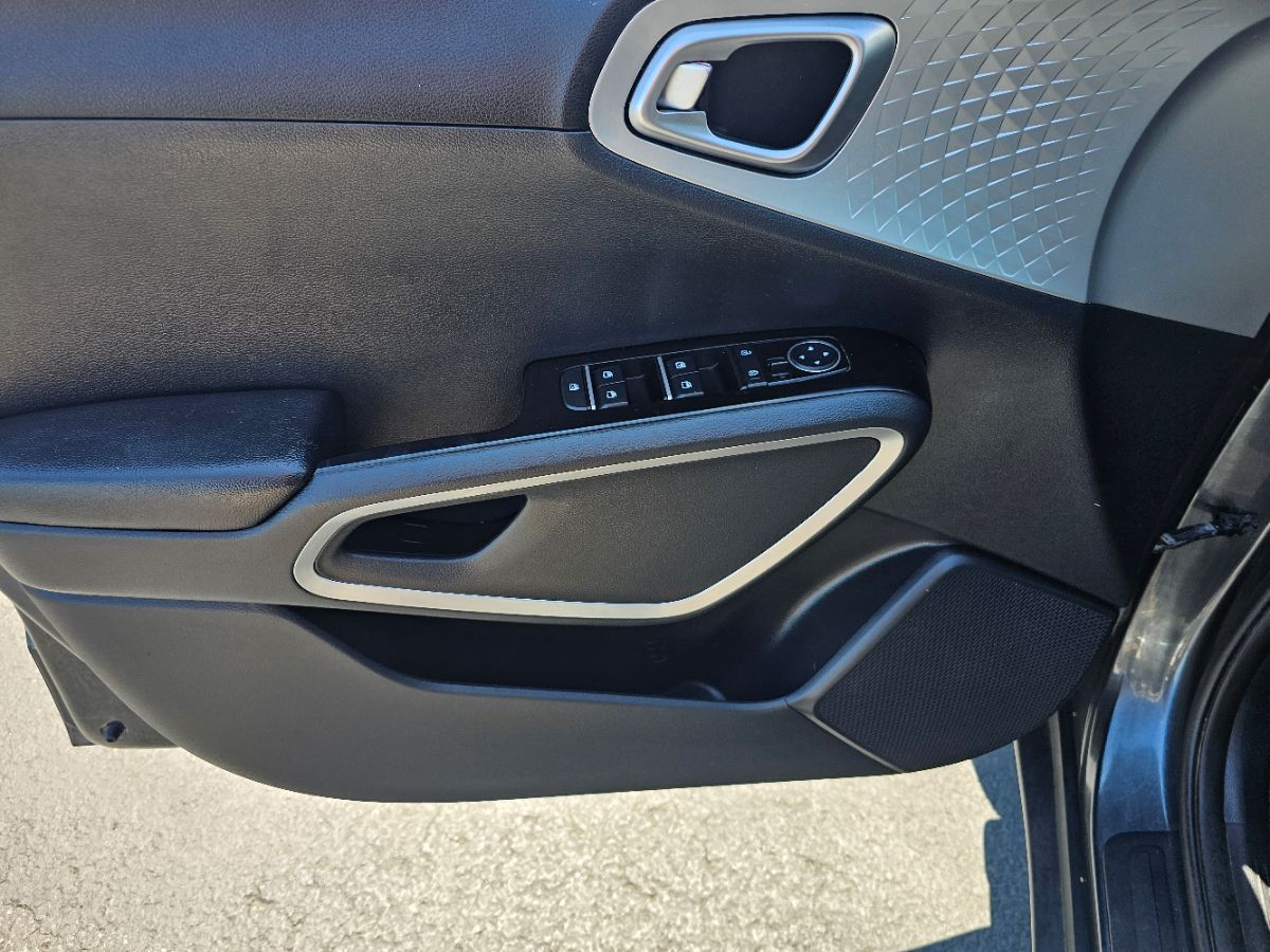 2022 Kia Soul LX photo 21
