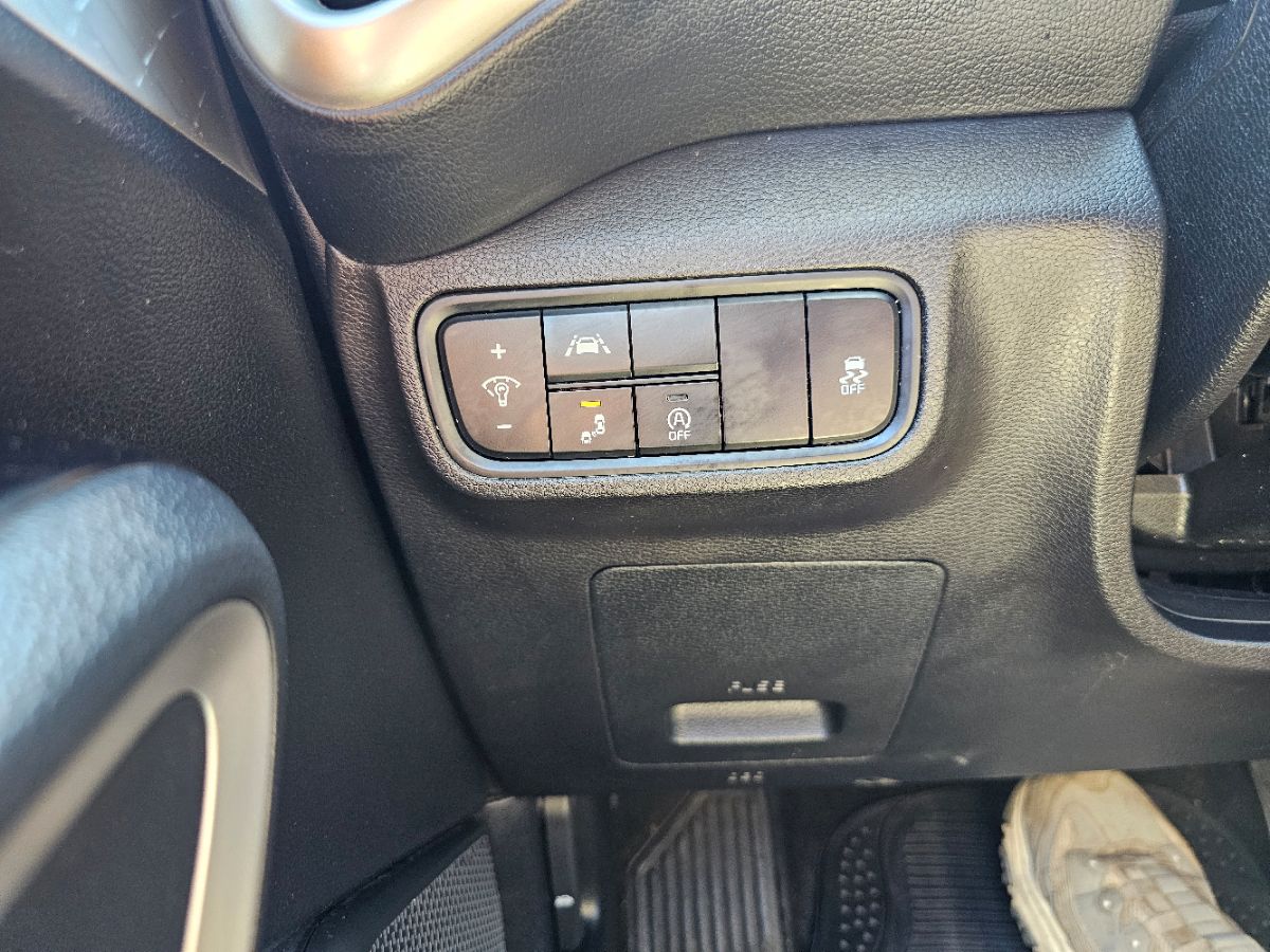 2022 Kia Soul LX photo 2