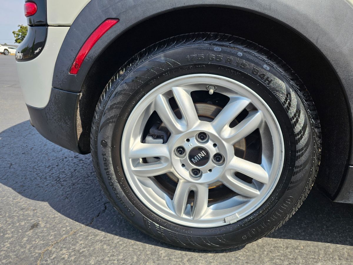 2014 Mini Clubman Base photo 11