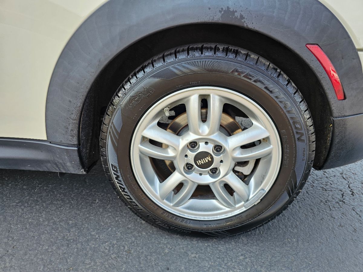 2014 Mini Clubman Base photo 16