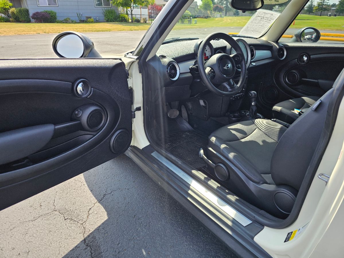 2014 Mini Clubman Base photo 17