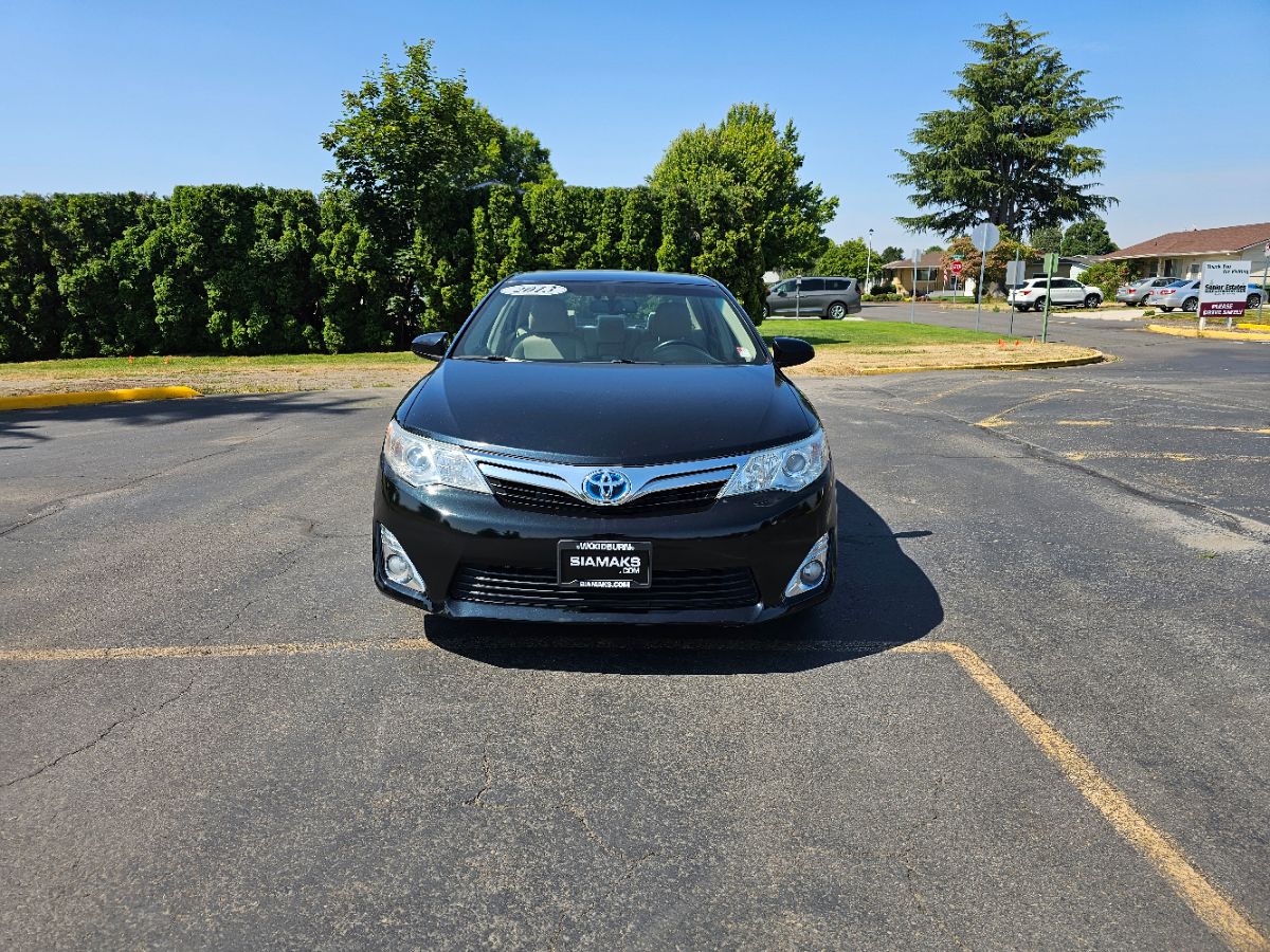 2013 Toyota Camry Hybrid XLE photo 2