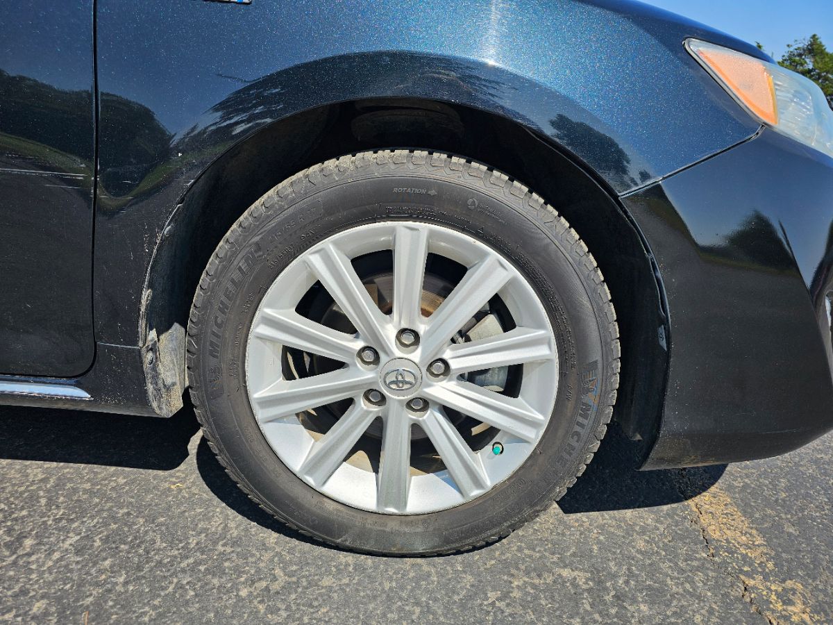 2013 Toyota Camry Hybrid XLE photo 4