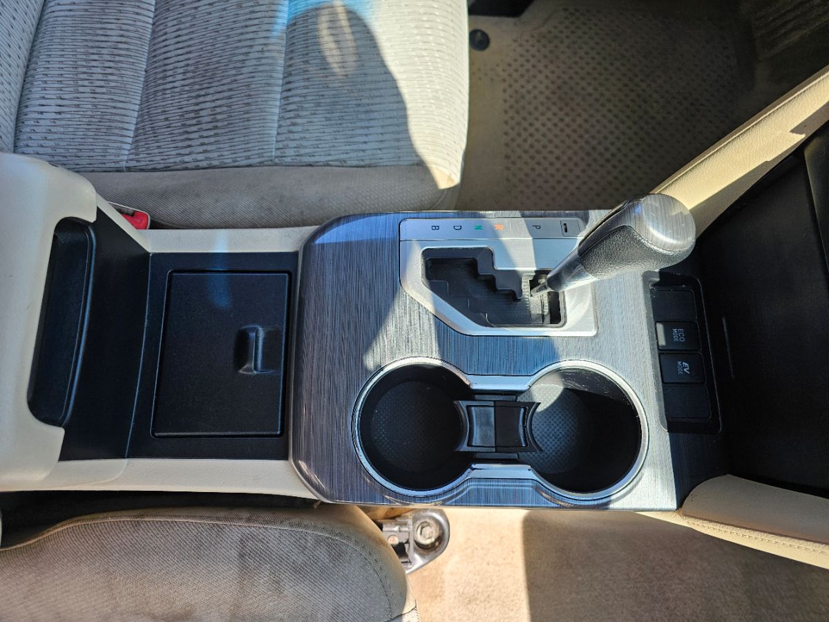 2013 Toyota Camry Hybrid XLE photo 9