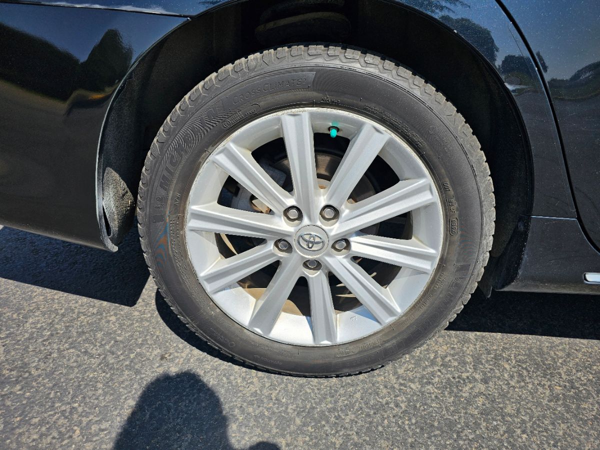 2013 Toyota Camry Hybrid XLE photo 11