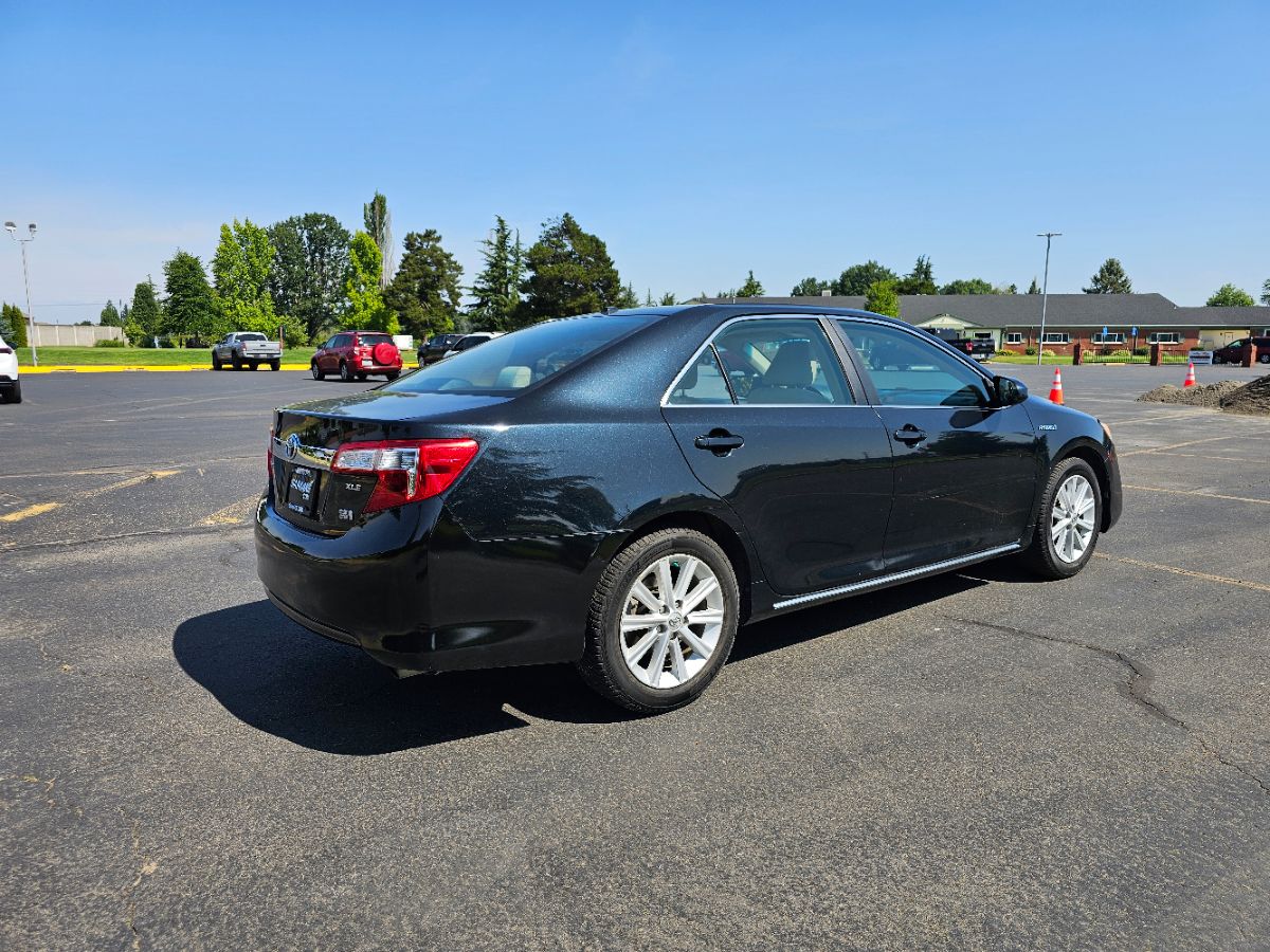 2013 Toyota Camry Hybrid XLE photo 12