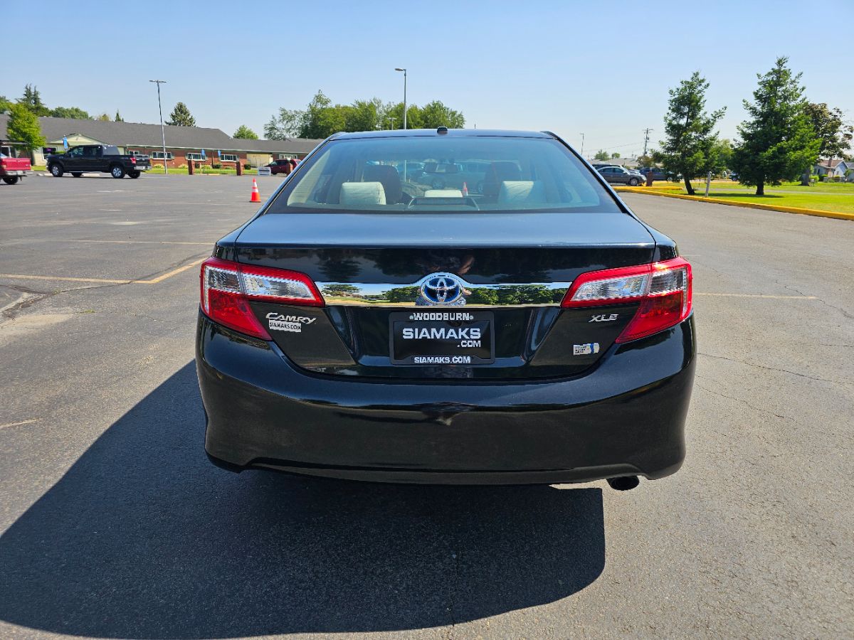 2013 Toyota Camry Hybrid XLE photo 13