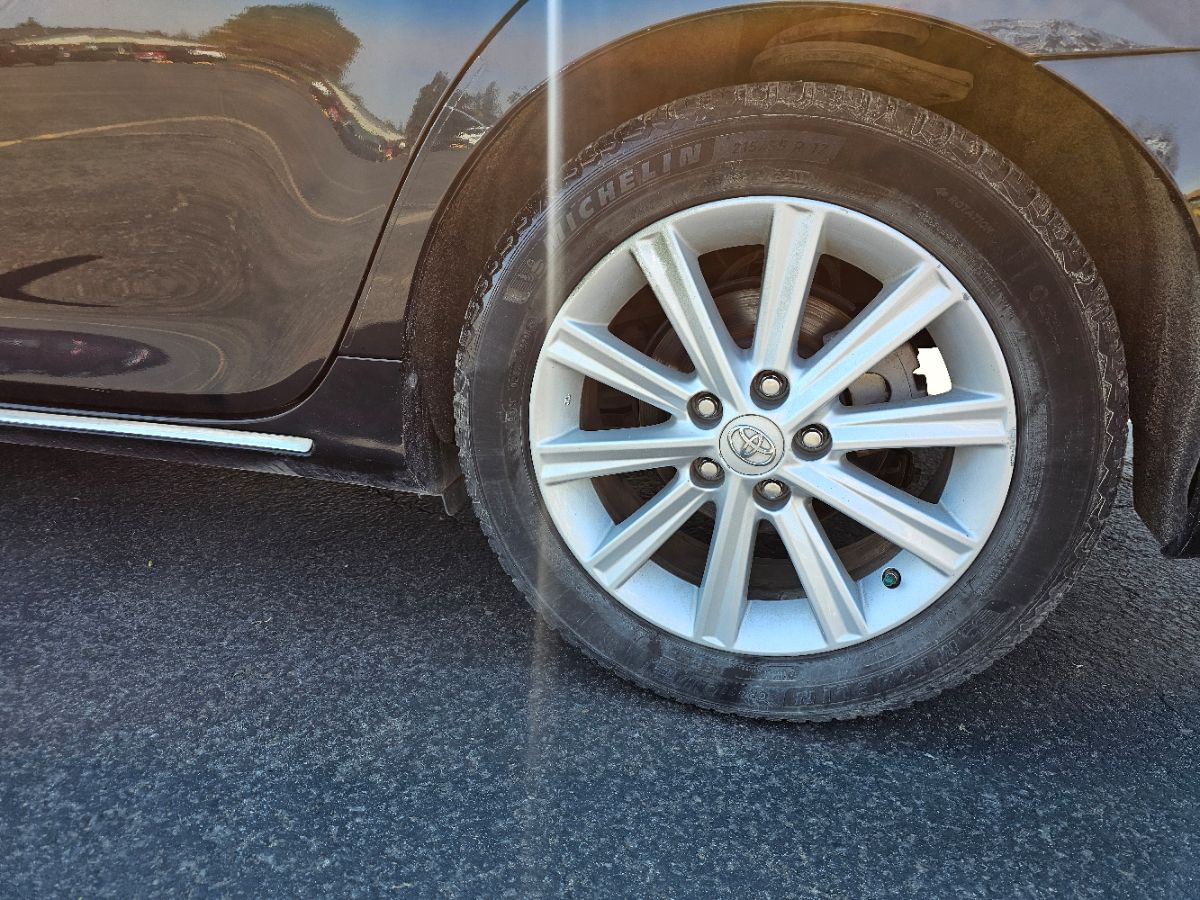2013 Toyota Camry Hybrid XLE photo 16