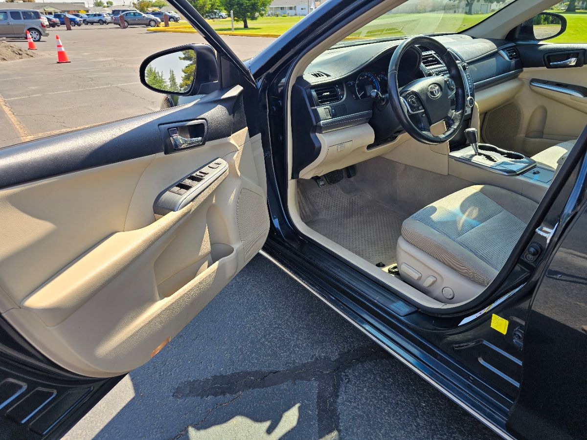 2013 Toyota Camry Hybrid XLE photo 18