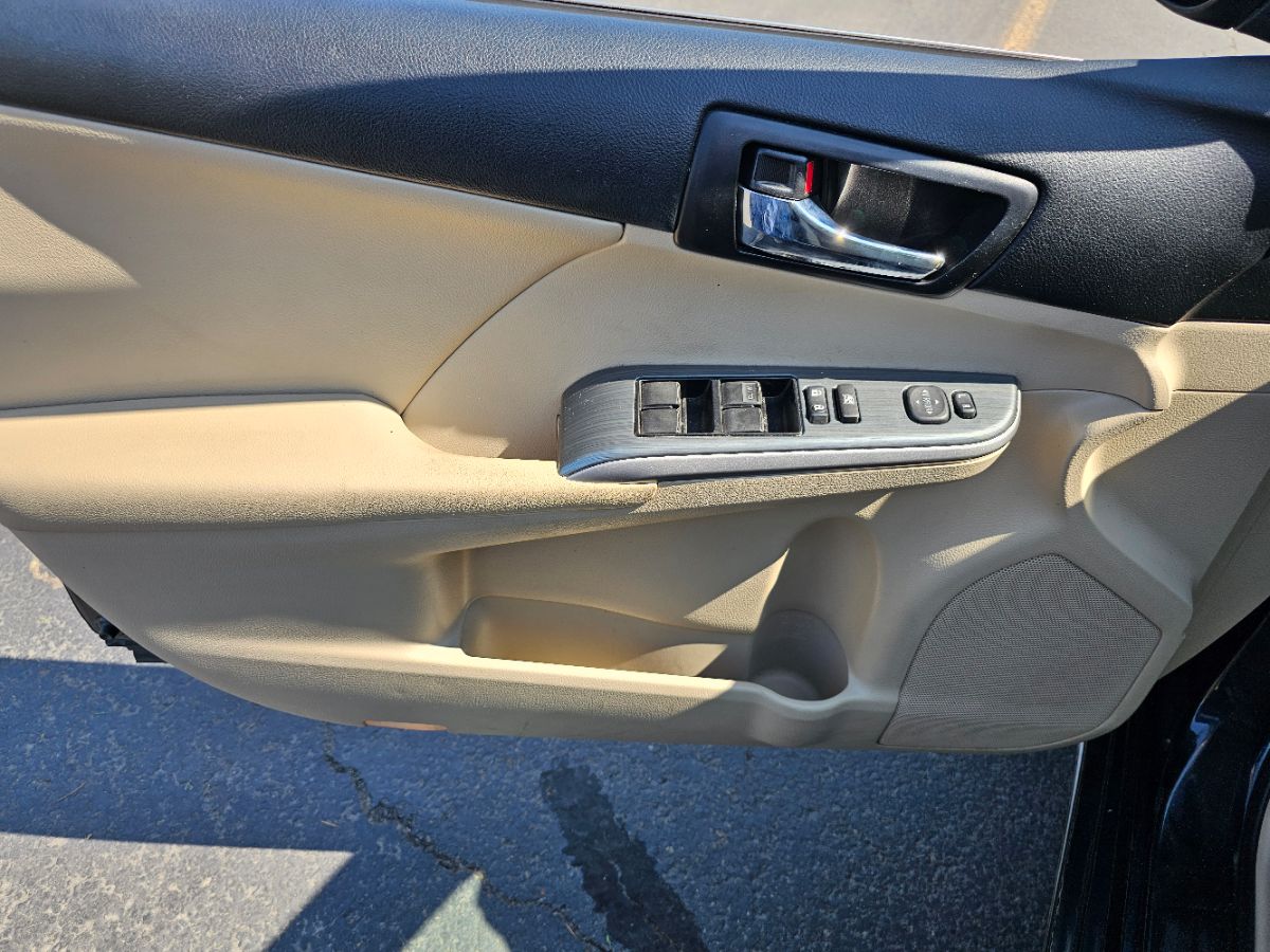 2013 Toyota Camry Hybrid XLE photo 19